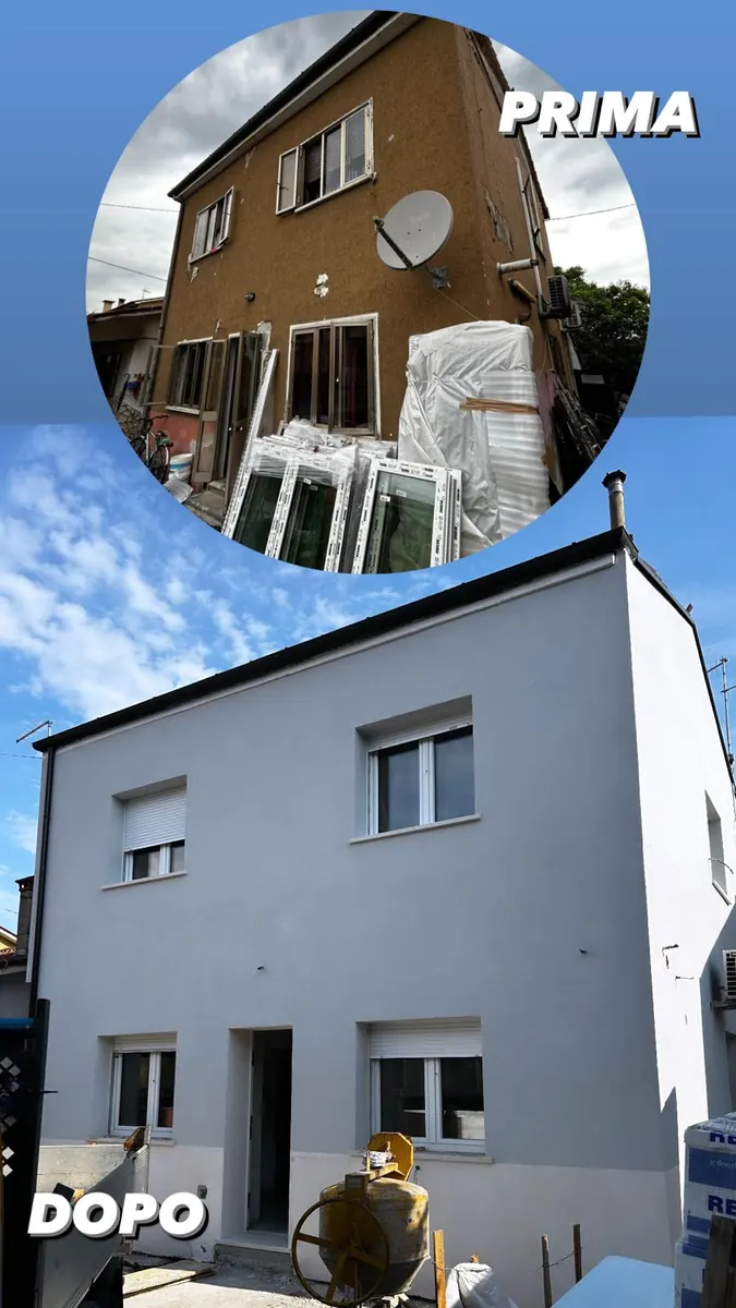 Confronto prima e dopo: una casa con infissi vecchi e la stessa casa ristrutturata con nuovi infissi bianchi